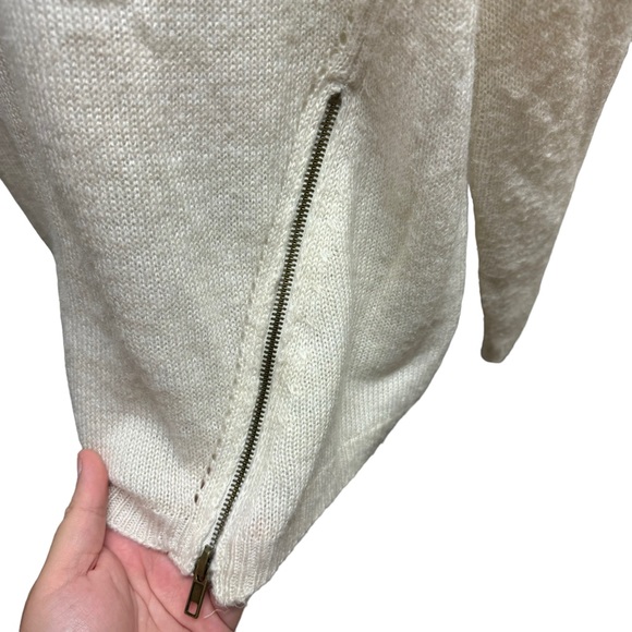 AGB Cream Colored Sweater w/ Zipper Accents | Size XL | Excellent‎ Condi… | 0024 - Picture 2 of 4